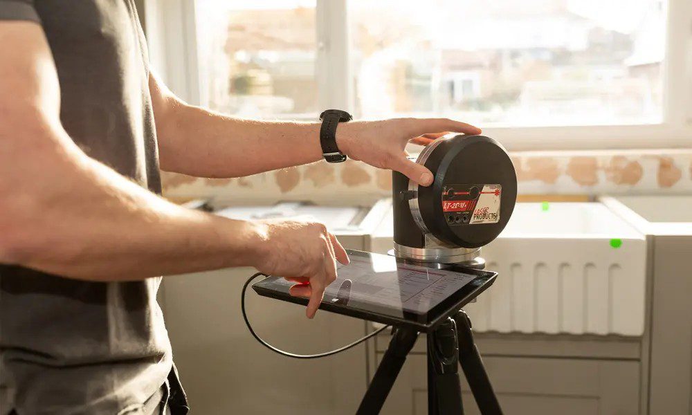 laser-worktop-templating Kitchen worktop fabricator using a laser templating tool and tablet to create precise measurements